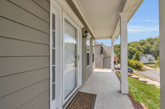 Building Photo - 5623 Crooked Creek Dr