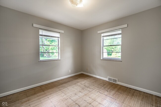 Building Photo - 1651 W 57th St