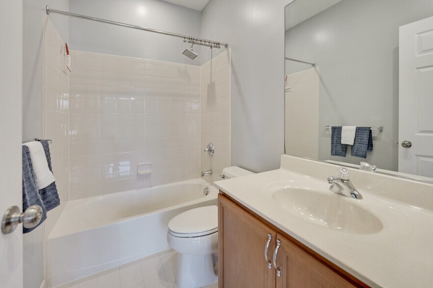 Building Photo - 42657 Homefront Ter