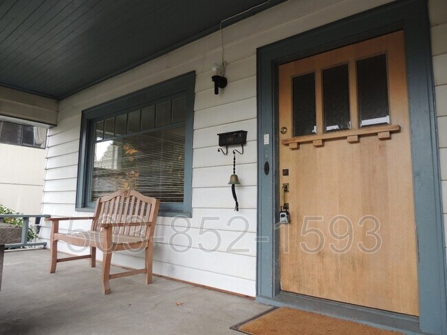 Building Photo - 122 SE 60th Ave