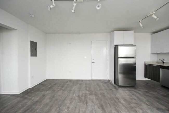Building Photo - 940 W Winona St