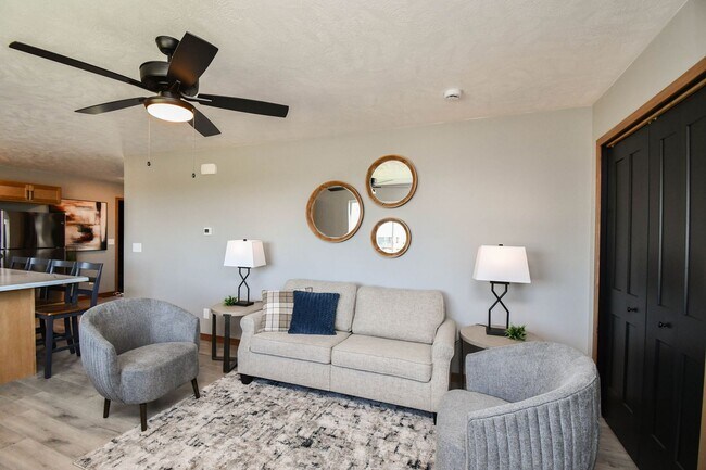 Building Photo - Spacious & Stylish 4-Bedroom Twinhome with...