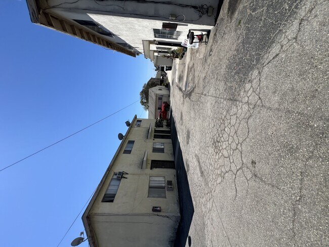Primary Photo - 206th St Apts