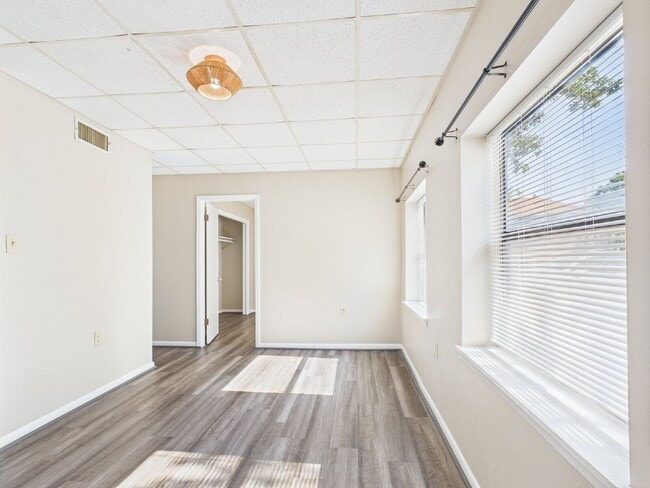 Building Photo - 321 W Park St