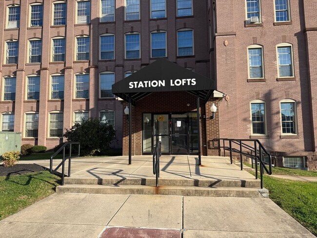 Building Photo - 149 Wilson St