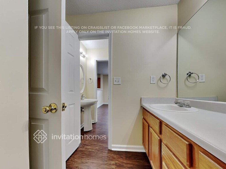 Building Photo - 204 Tulane Dr