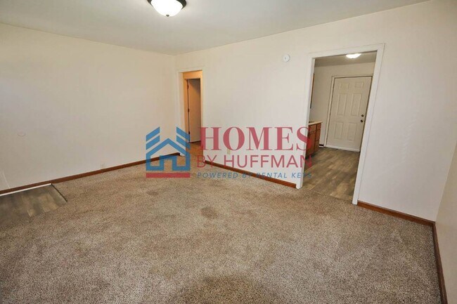 Building Photo - 1215-1215 Joan Ave