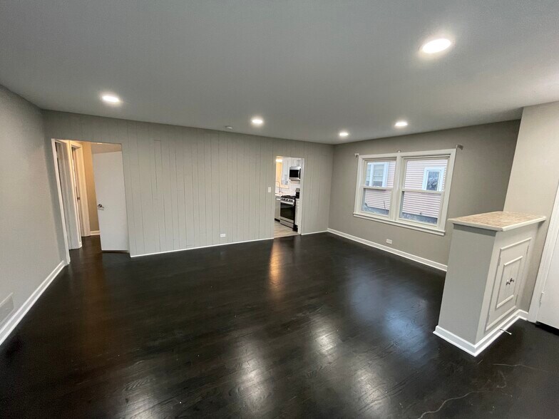 Living Room view 4 - 1550 Oakwood Ave