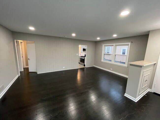 Living Room view 4 - 1550 Oakwood Ave