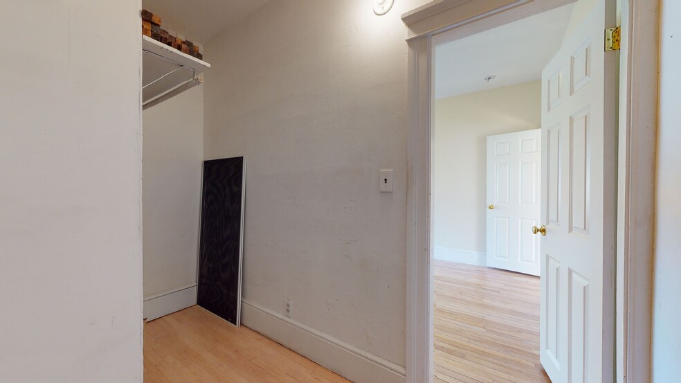 Building Photo - 43 Edgewater Ave