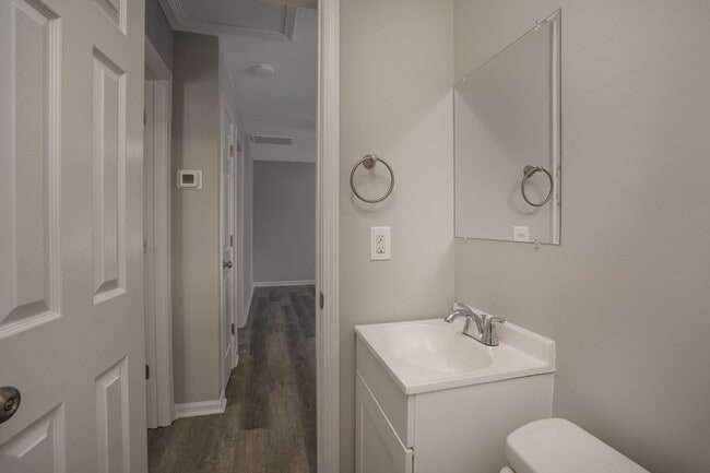 Building Photo - 2 Bedroom House - Coming Soon!