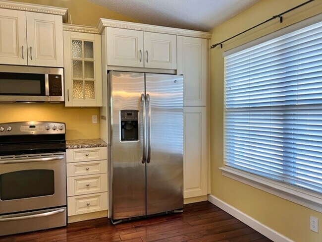 Building Photo - CONDO FOR RENT - HERONS COVE!