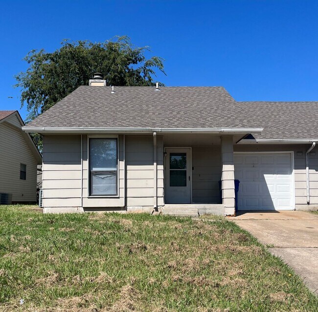 Building Photo - Broken Arrow duplex: 3 bedroom Duplex!