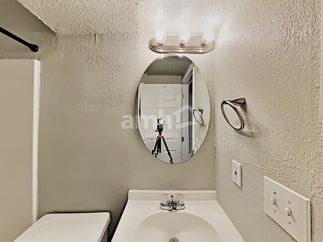 Building Photo - 4973 W Badger Ln