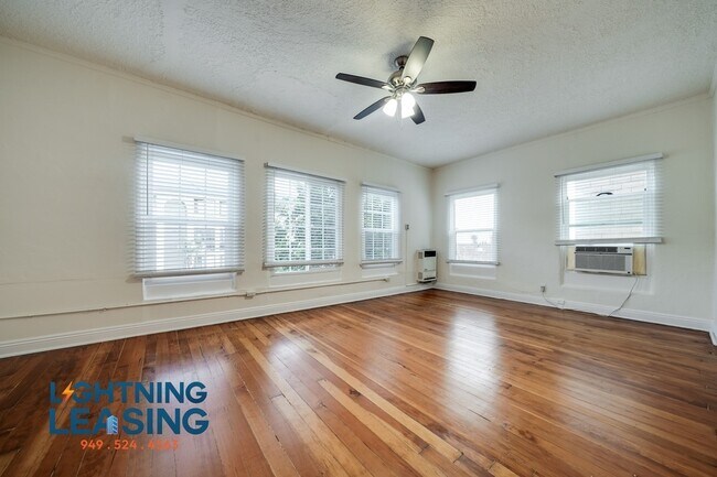 Building Photo - 923 S Bonnie Brae St