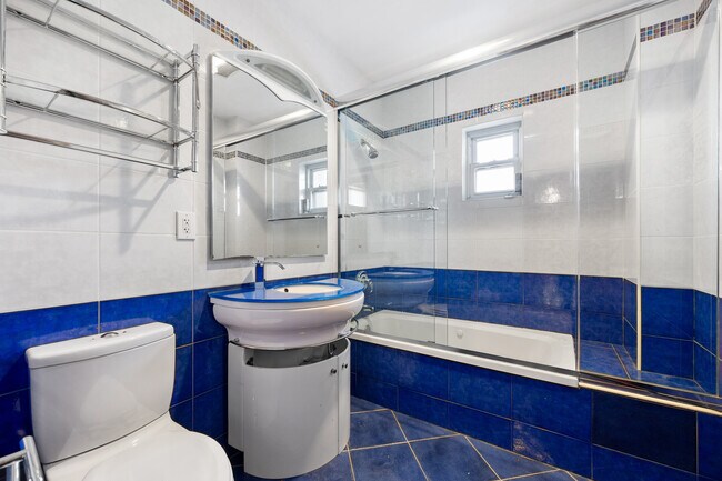 Building Photo - 3717 Nautilus Ave