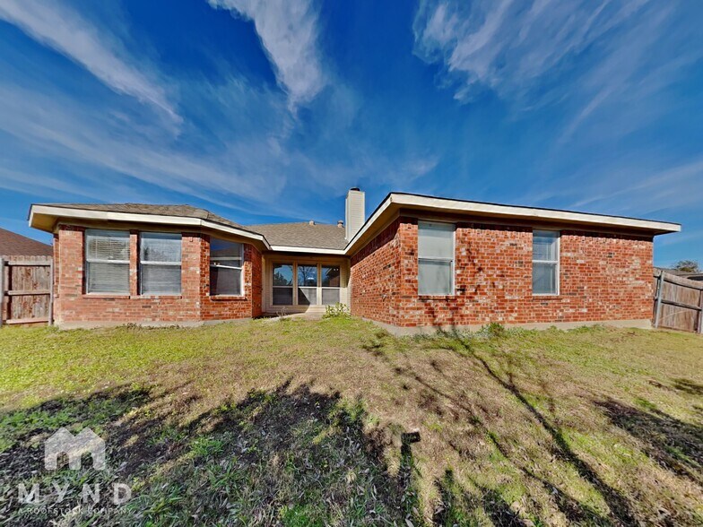 Building Photo - 1801 Bertram Dr