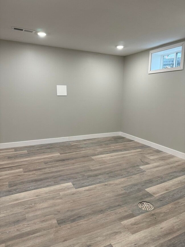 Building Photo - 3405 Balboa Ln