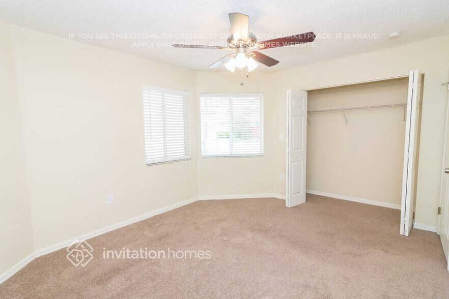 Building Photo - 1906 SW 123rd Ave