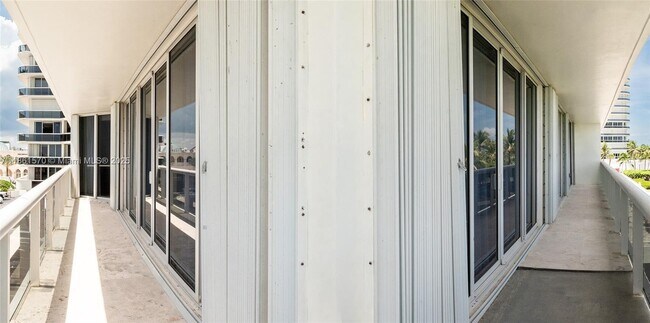 Building Photo - 9559 Collins Ave