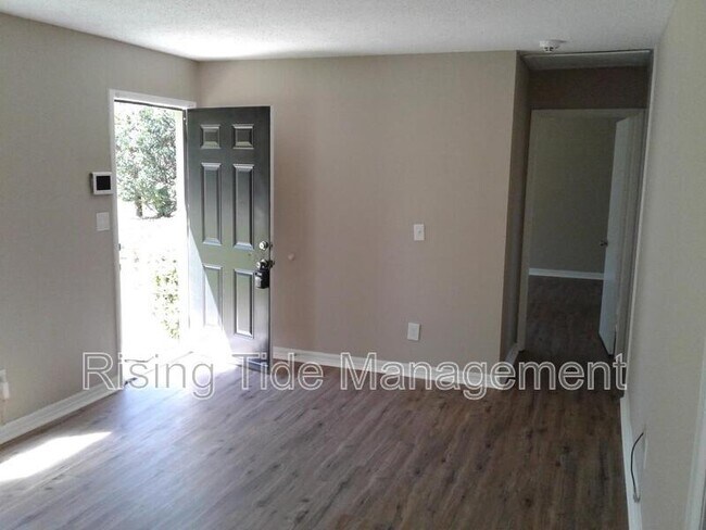 Building Photo - 6109 Shady Ln
