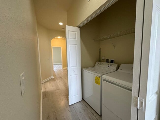 Building Photo - 3317 W 90th St