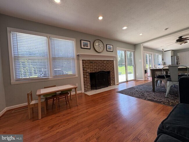 Building Photo - 9926 Tartan Ct
