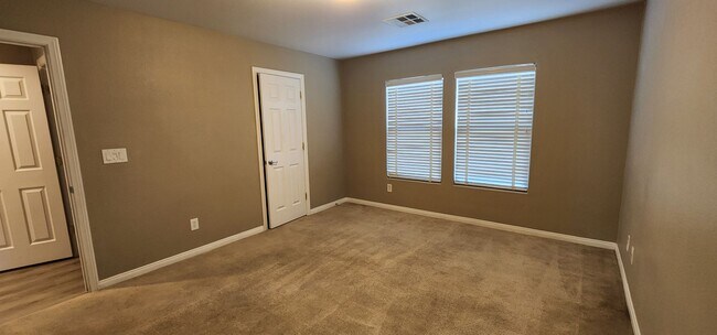 Building Photo - Lone Mountain Heights Luxury Living! 1st-m...