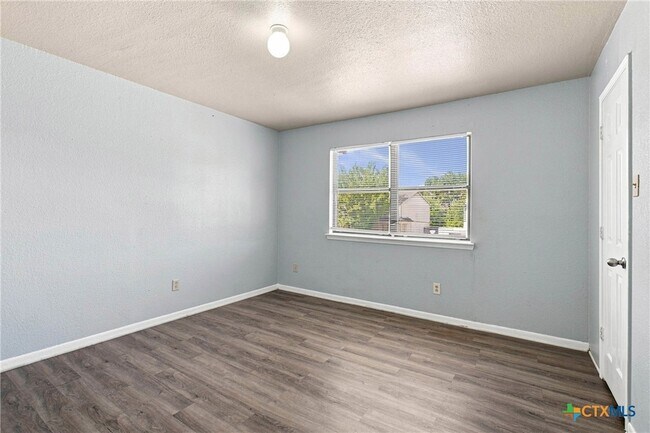 Building Photo - 3410 Victoria Cir