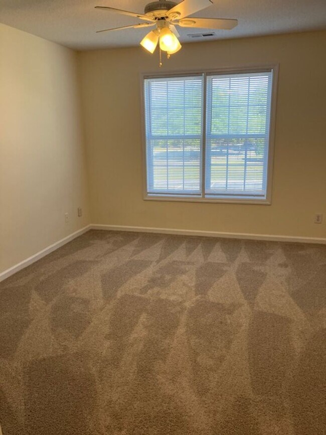 Building Photo - 904-H Litchfield Way