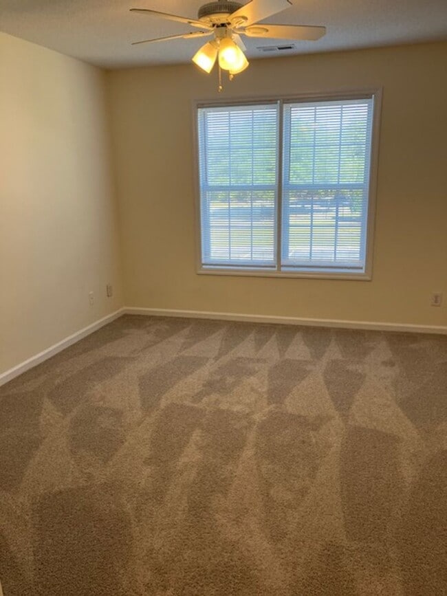 Building Photo - 904 Litchfield Way