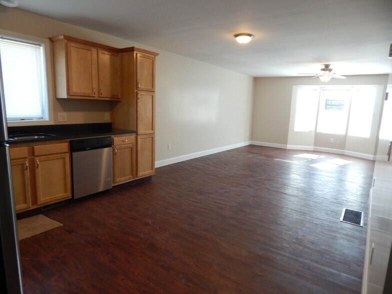 Building Photo - 30 James St