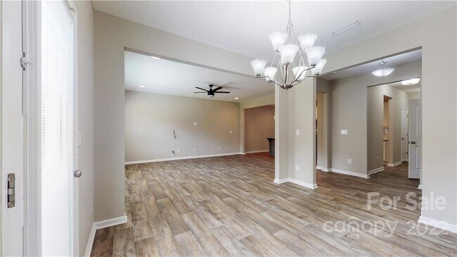 Building Photo - 8550 River Ridge Dr