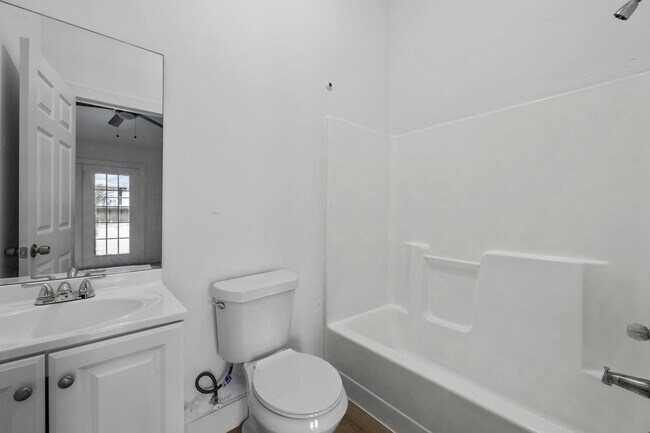 Building Photo - 2262 Magnolia Cir