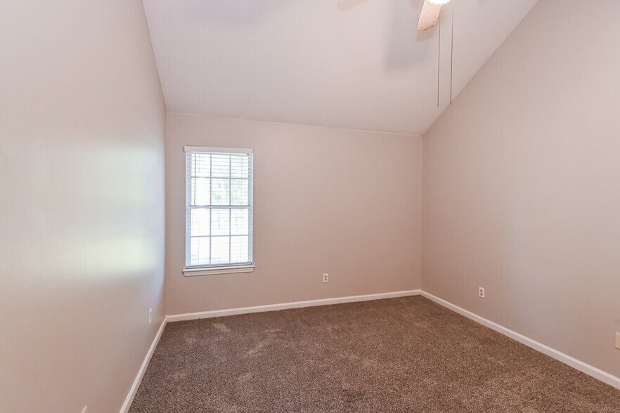 Building Photo - 7605 Caitlynn Cir S