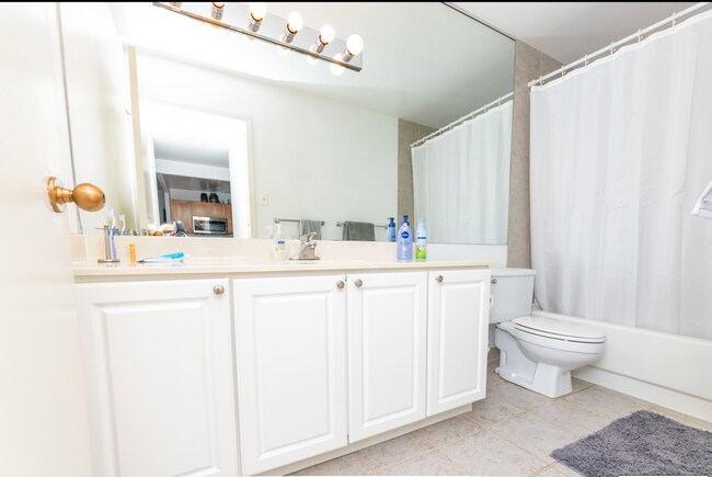 Building Photo - 211 E Ohio St