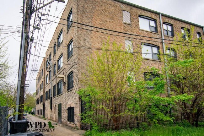 Building Photo - 2 bedroom in Chicago IL 60619