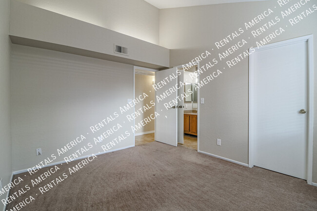 Building Photo - Lovely 2 bedroom condo in Chandler!