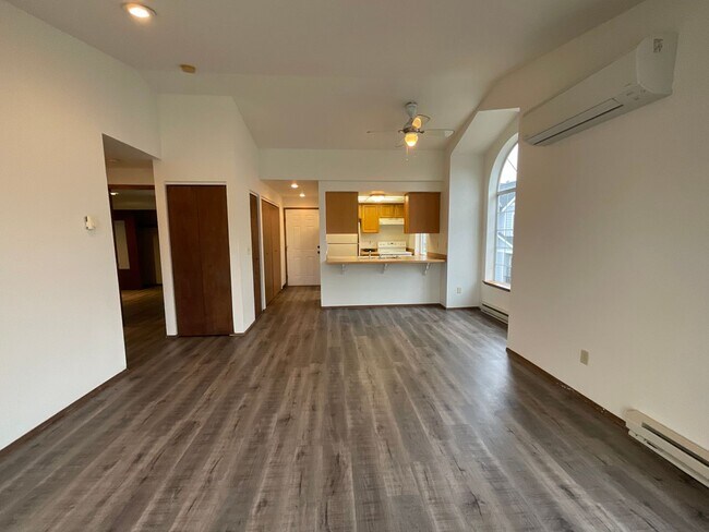 Building Photo - 1/2 MONTH OFF RENT if you move in during A...