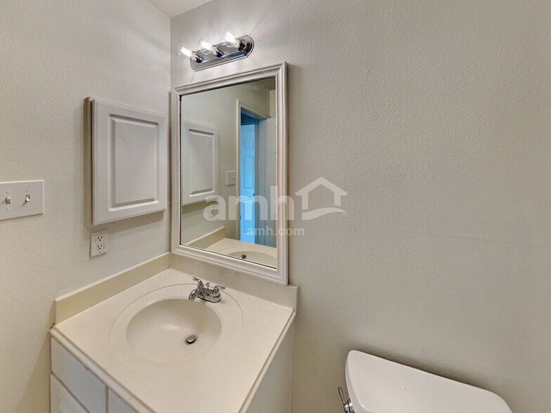 Building Photo - 2322 Old Ox Rd