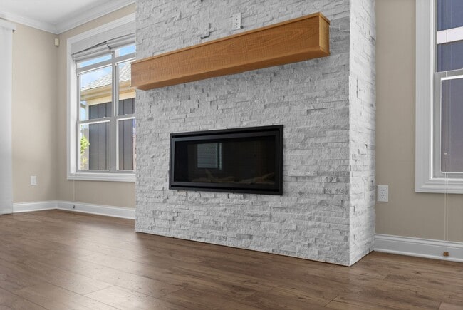 Building Photo - Luxury Maintenance-Free Former Model Home in Grove City – 2 Bed, 2 Bath Ranch