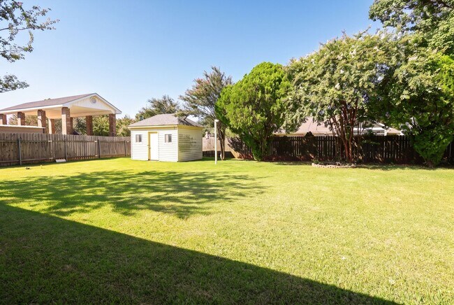 Building Photo - 507 Parklane Dr