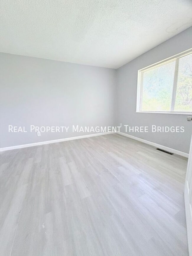 Building Photo - 536 Ames Pl