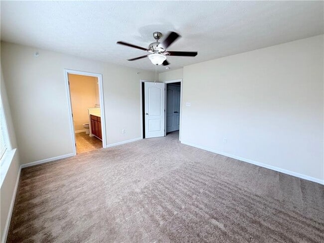 Building Photo - 525 Gala Dr