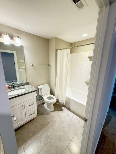 Building Photo - 155 Goldenrod Cir