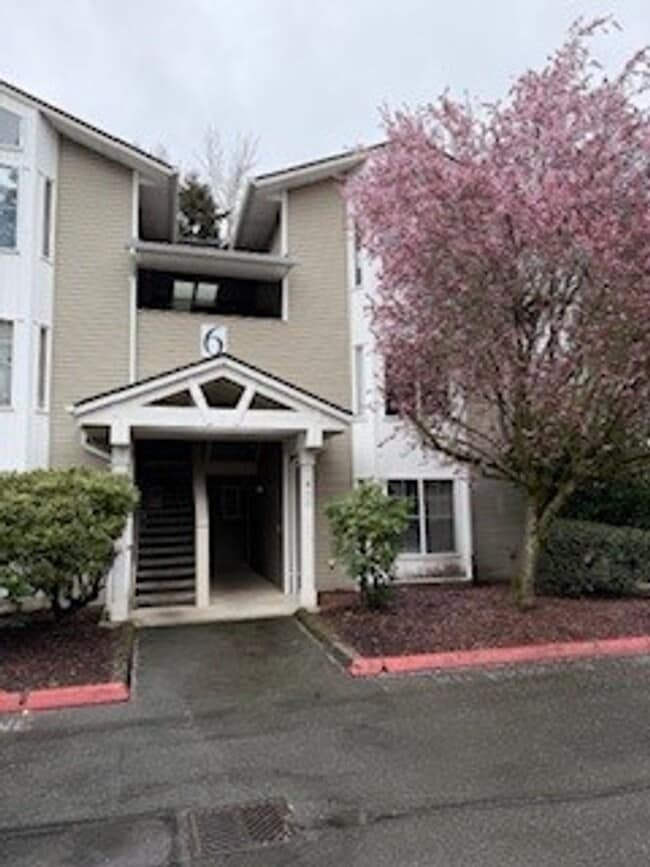 Building Photo - 2 bedroom 2 bath First Floor Condo w/attached garage $2298 per month.