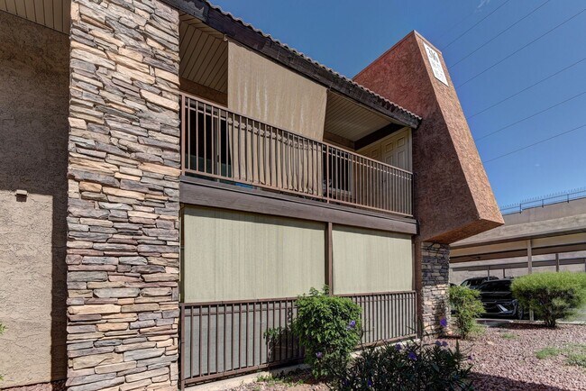 Building Photo - Beautiful condo at a great price!