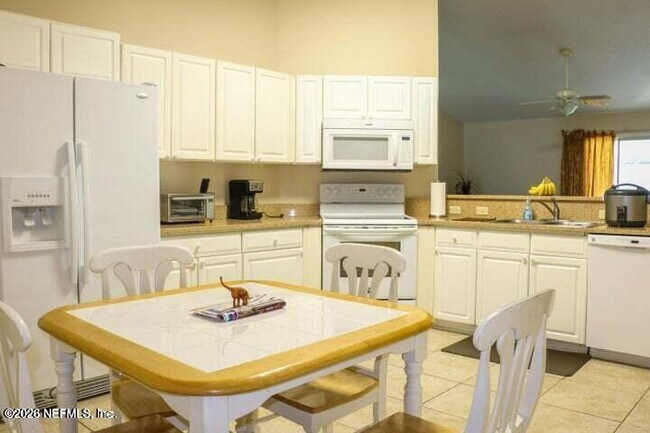 Building Photo - 2114 Forest Gate Dr E