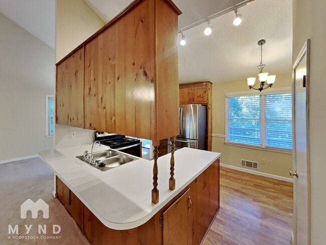 Building Photo - 3255 Sharon Ln