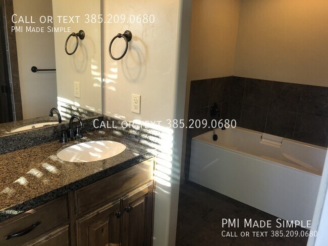 Building Photo - 10439 Sage Vista Way
